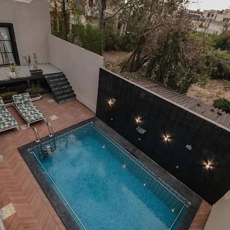 Saiba Outhouse- 4 Bed Room- Pool- Theatre- Partyhall- Garden & Terrace Sitting Area 자이푸르 외부 사진