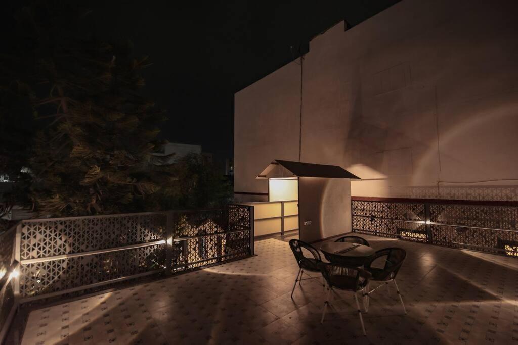 Saiba Outhouse- 4 Bed Room- Pool- Theatre- Partyhall- Garden & Terrace Sitting Area 자이푸르 외부 사진