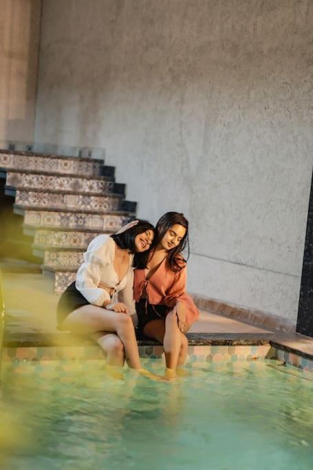 Saiba Outhouse- 4 Bed Room- Pool- Theatre- Partyhall- Garden & Terrace Sitting Area 자이푸르 외부 사진