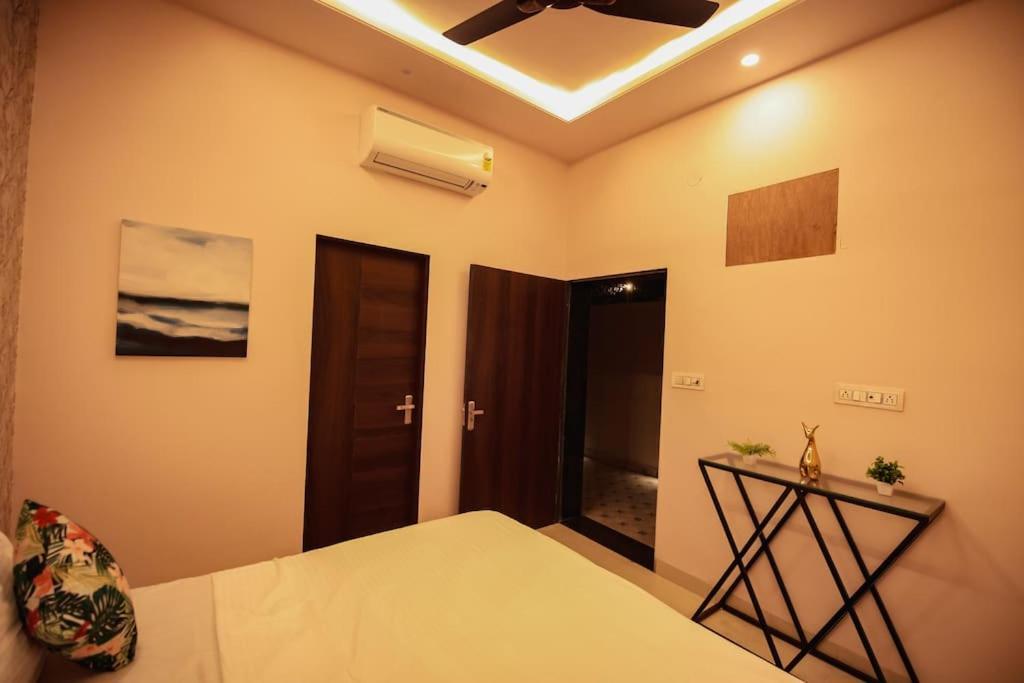 Saiba Outhouse- 4 Bed Room- Pool- Theatre- Partyhall- Garden & Terrace Sitting Area 자이푸르 외부 사진