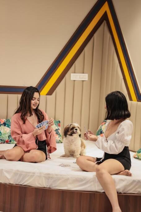 Saiba Outhouse- 4 Bed Room- Pool- Theatre- Partyhall- Garden & Terrace Sitting Area 자이푸르 외부 사진