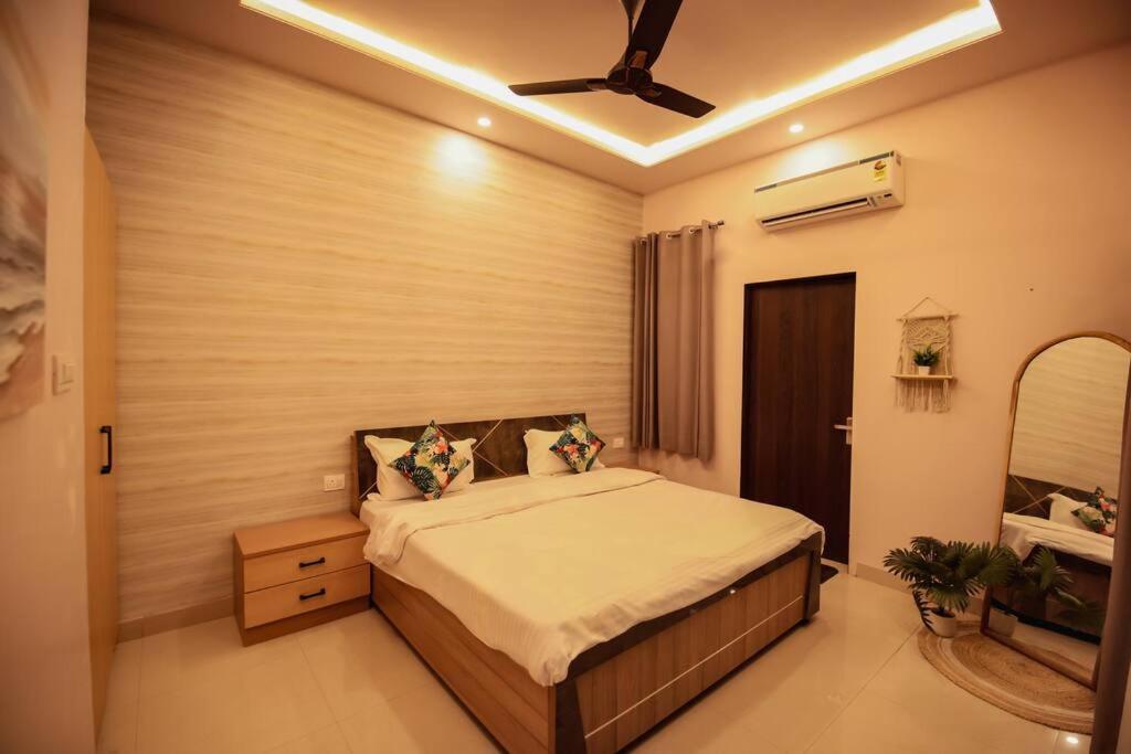 Saiba Outhouse- 4 Bed Room- Pool- Theatre- Partyhall- Garden & Terrace Sitting Area 자이푸르 외부 사진