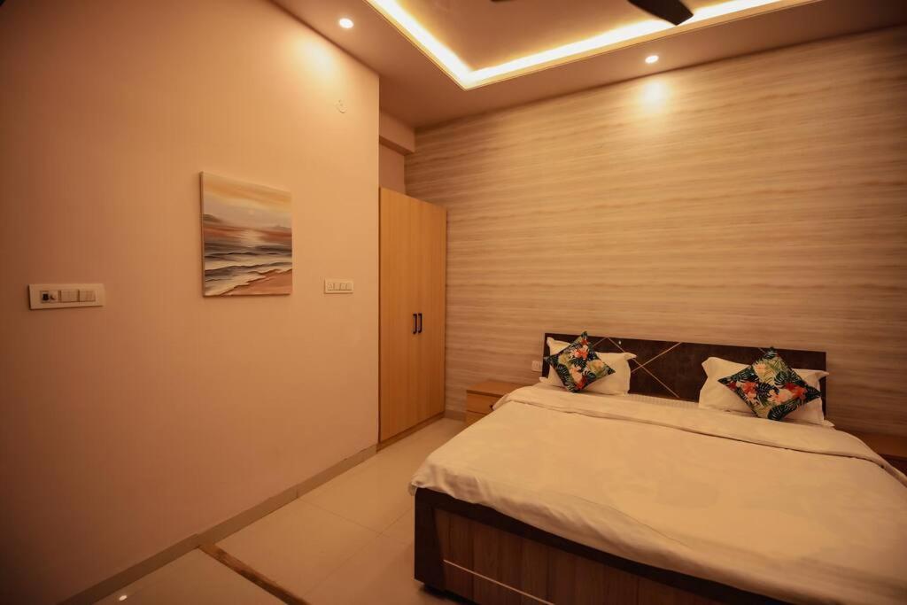 Saiba Outhouse- 4 Bed Room- Pool- Theatre- Partyhall- Garden & Terrace Sitting Area 자이푸르 외부 사진