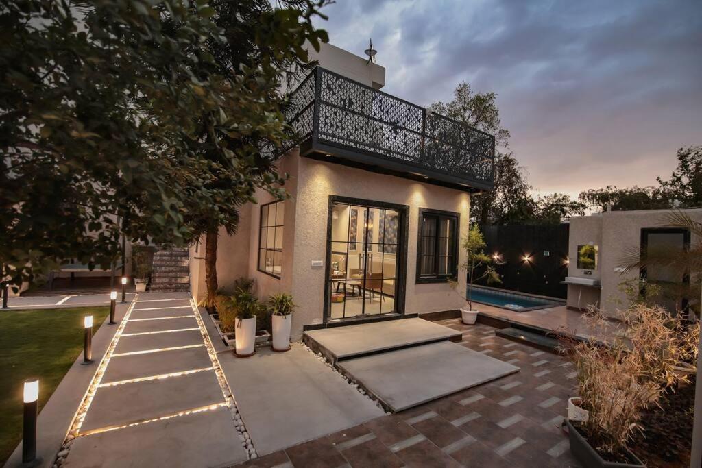 Saiba Outhouse- 4 Bed Room- Pool- Theatre- Partyhall- Garden & Terrace Sitting Area 자이푸르 외부 사진