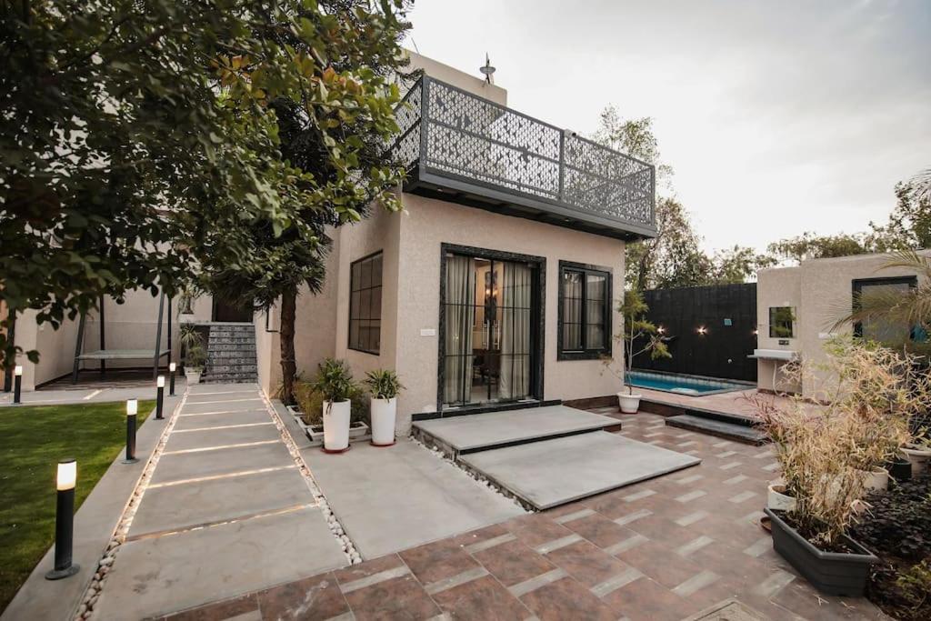 Saiba Outhouse- 4 Bed Room- Pool- Theatre- Partyhall- Garden & Terrace Sitting Area 자이푸르 외부 사진