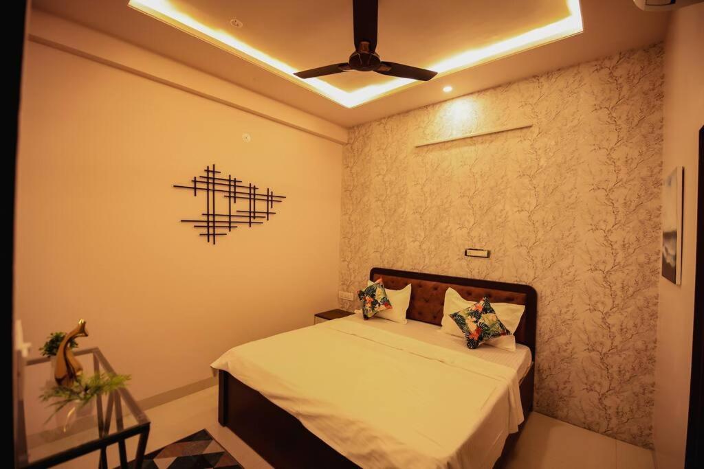 Saiba Outhouse- 4 Bed Room- Pool- Theatre- Partyhall- Garden & Terrace Sitting Area 자이푸르 외부 사진