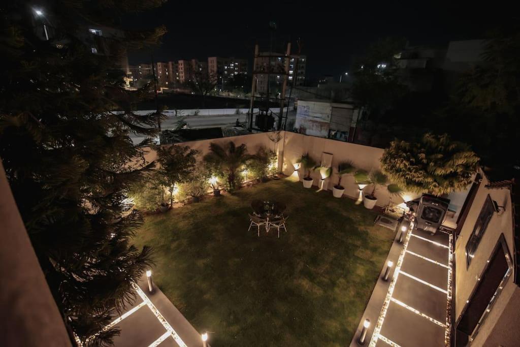 Saiba Outhouse- 4 Bed Room- Pool- Theatre- Partyhall- Garden & Terrace Sitting Area 자이푸르 외부 사진