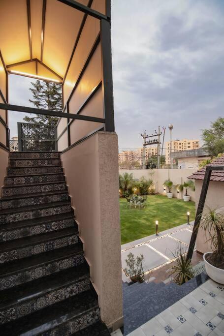 Saiba Outhouse- 4 Bed Room- Pool- Theatre- Partyhall- Garden & Terrace Sitting Area 자이푸르 외부 사진